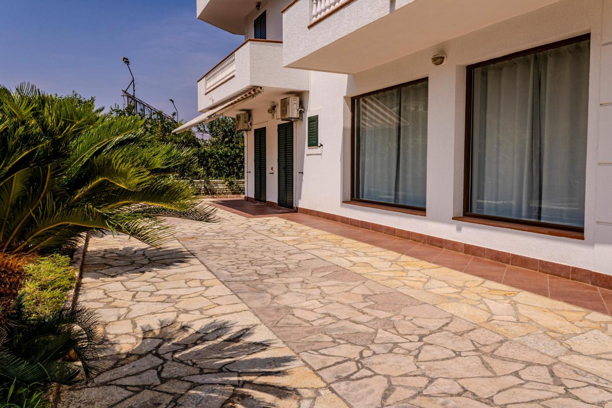 Villa La Quiete - Adults Only Cuke Bagian luar foto